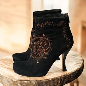 Gorgeous beaded & embroidered suede ankle boots House of Harlow